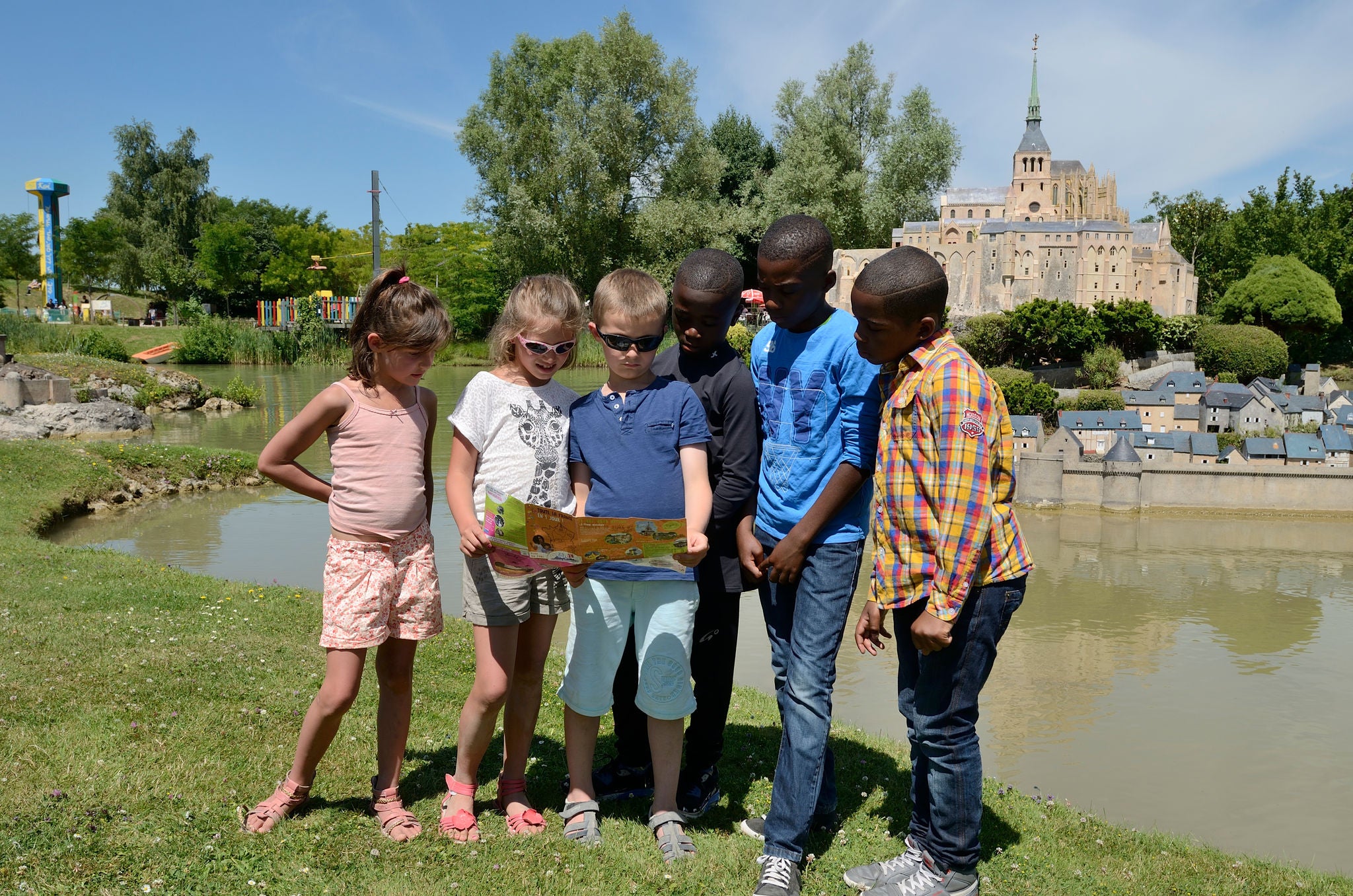 photo d'un groupe d'enfants à France Miniature