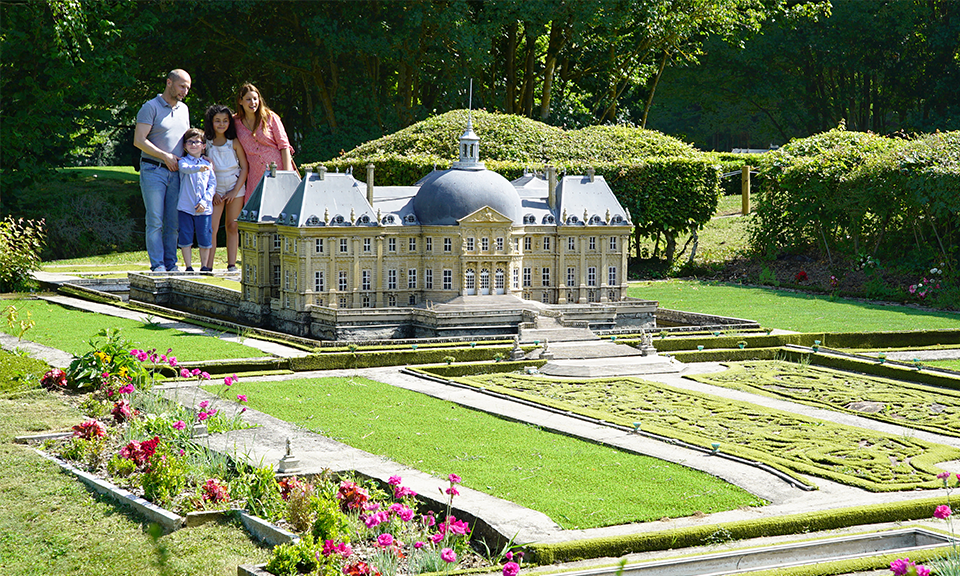 A family picture near the chateau de vaux le vicomte at France miniature